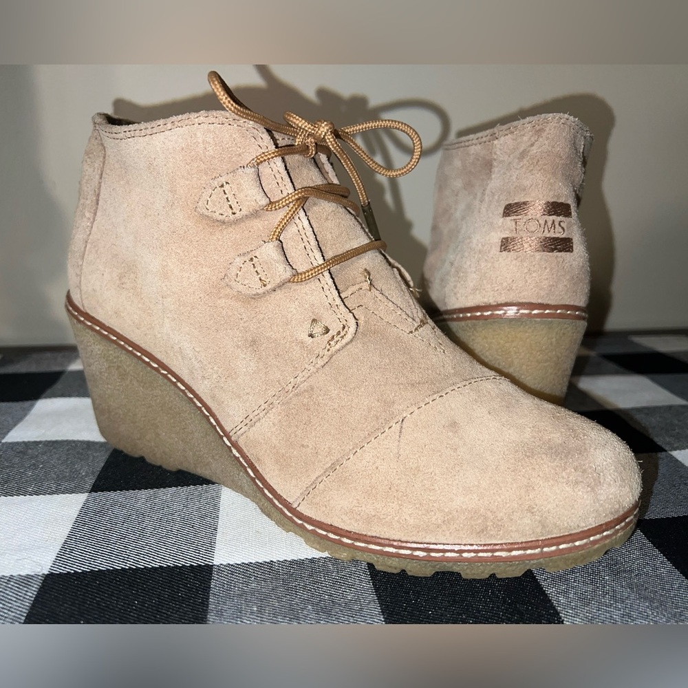 EUC TOMS Suede Desert Wedge Shoes Boots Bootie Size 8.5